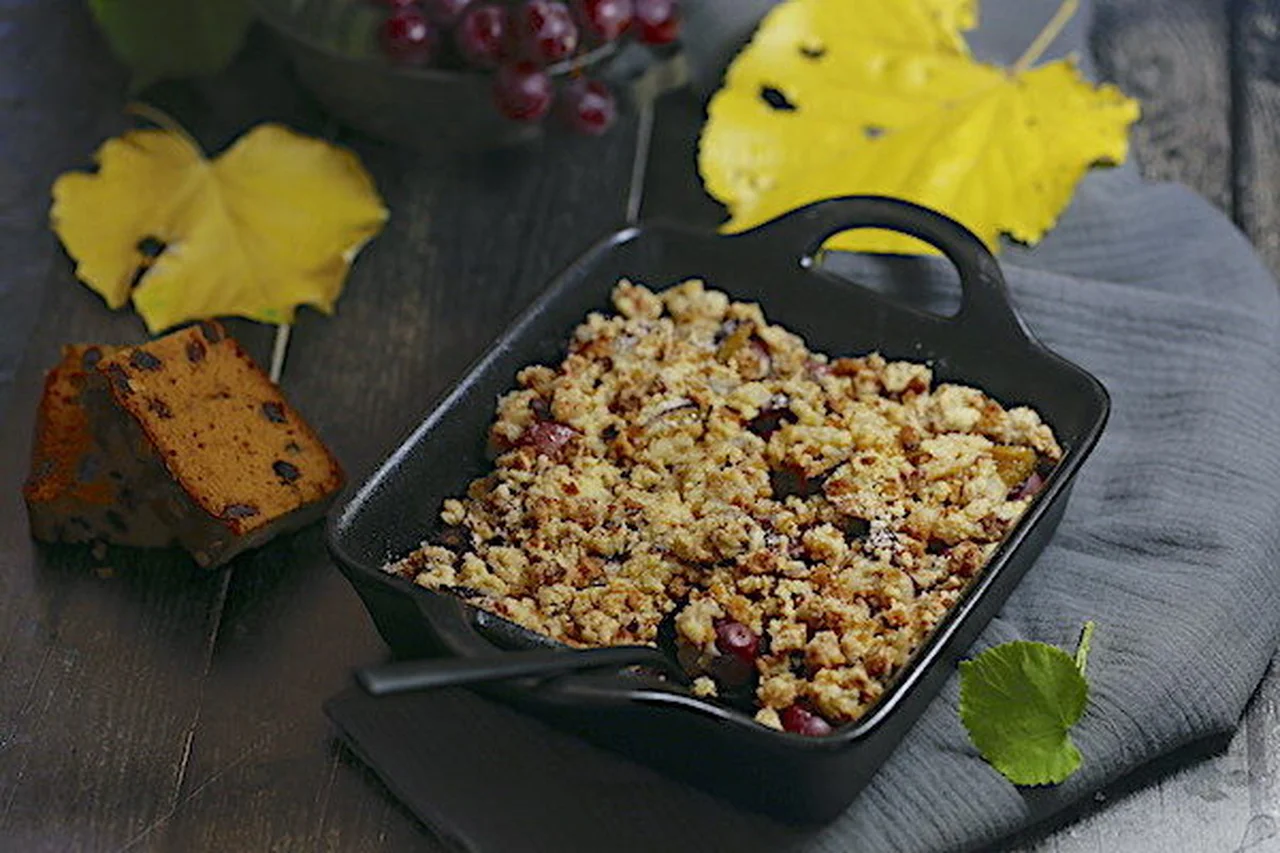 Crumble prunes raisins au pain d'épices