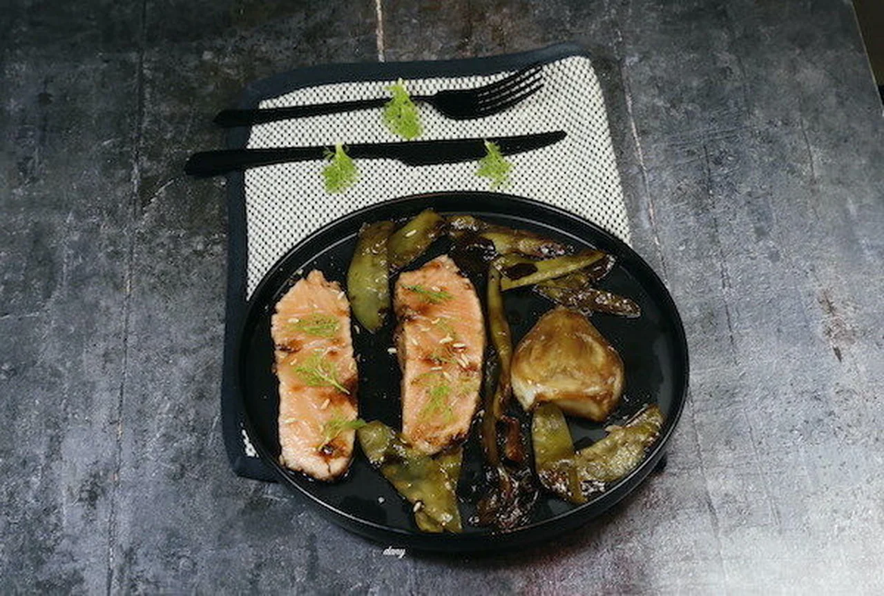 Filets de saumon mi-cuits, légumes grillés sauce soja