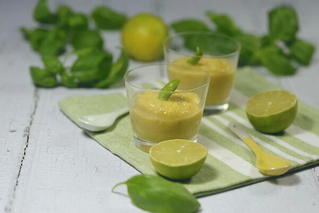 Gaspacho de maïs, basilic et citron vert