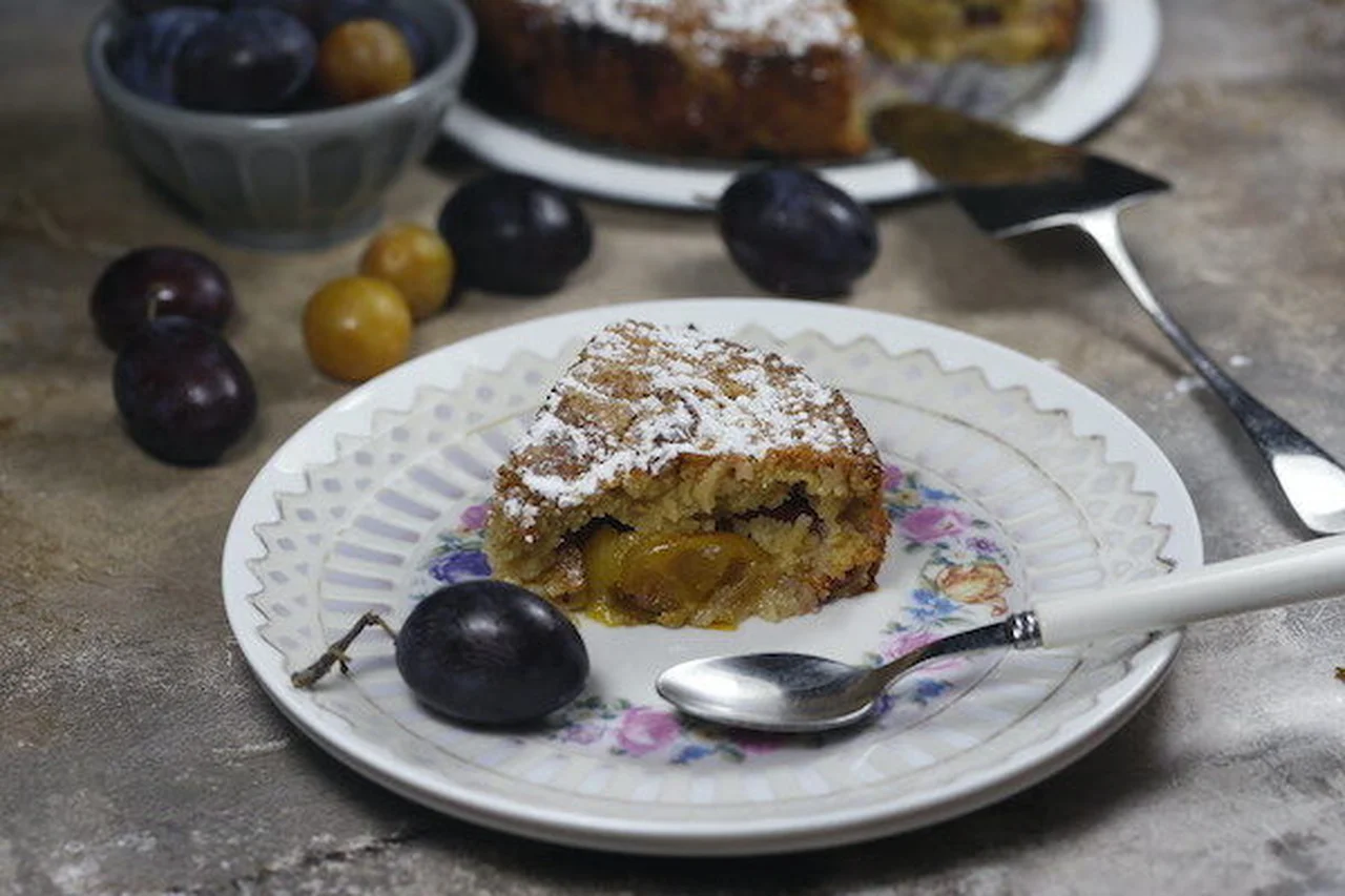 La torte aux deux prunes et aux épices