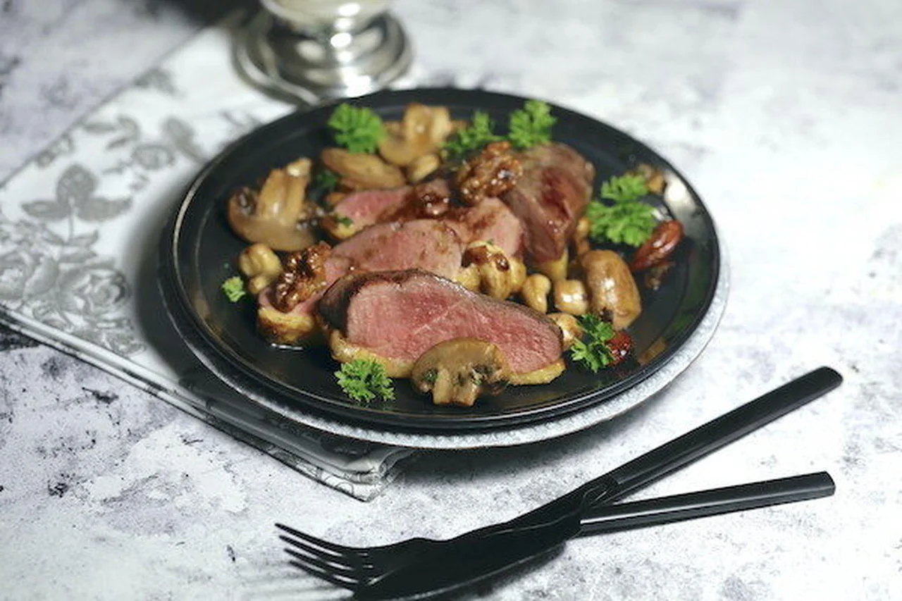 Magret rôti au miel, poêlée de champignons
