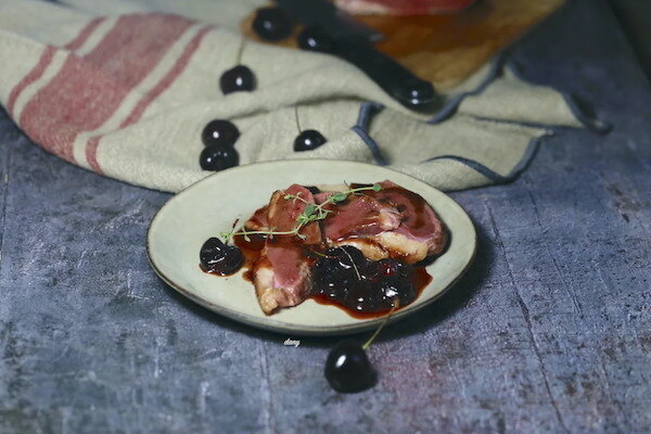Magrets de canard aux cerises