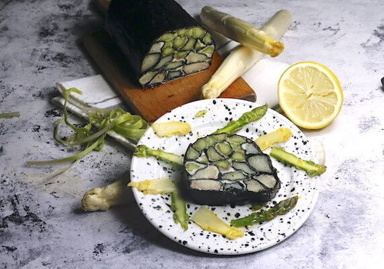 Makis d'asperges au jambon et carpaccio d'asperges