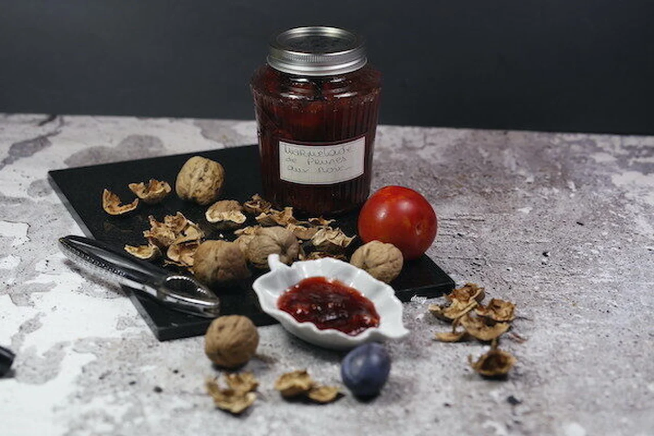 Marmelade de prunes aux noix