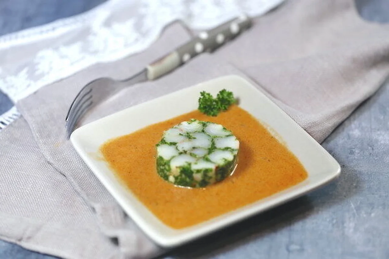 Mosaïque de gambas en persillade et jus de tête