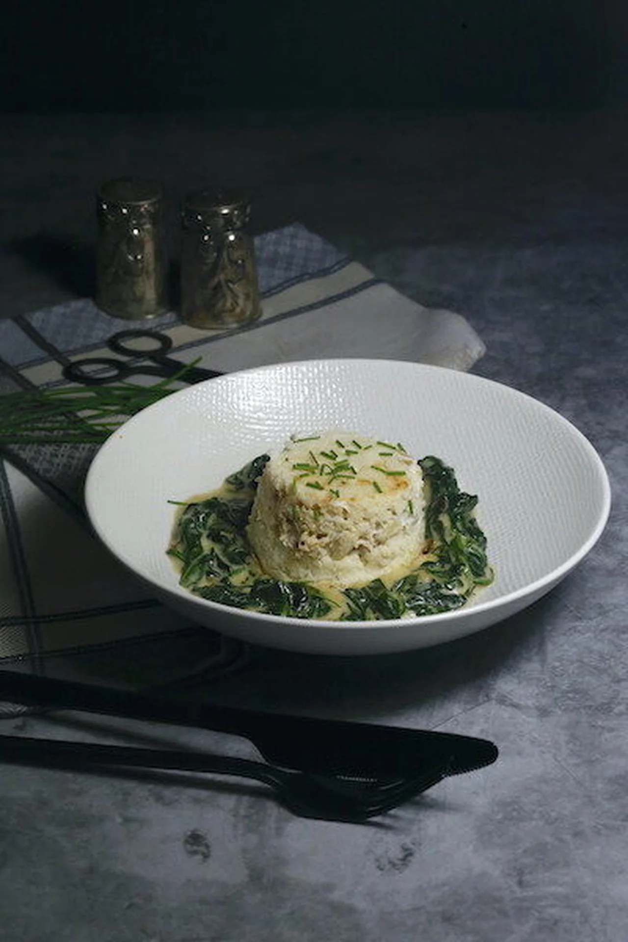 Mousse de poisson et grenouille aux épinards