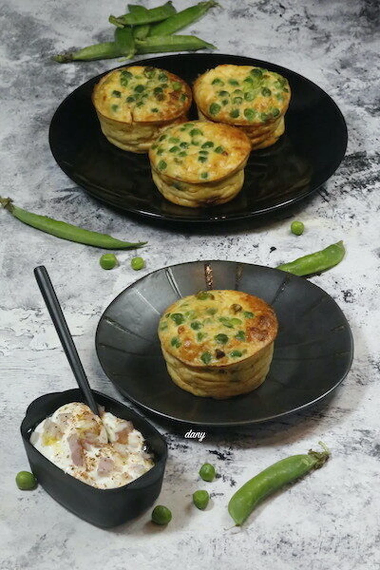 Muffins petits pois lardons sauce fromage blanc