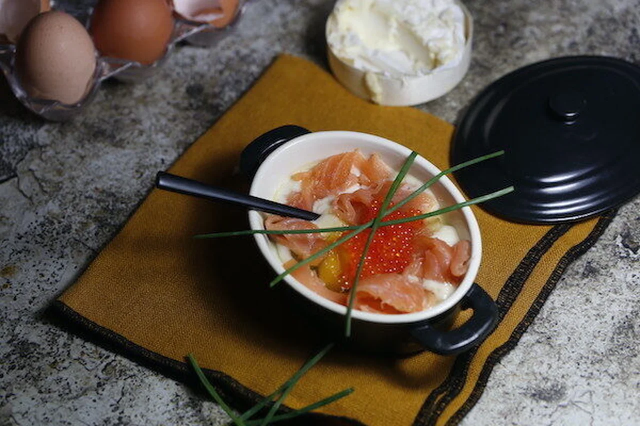 Oeufs cocotte au saumon fumé et St Marcellin