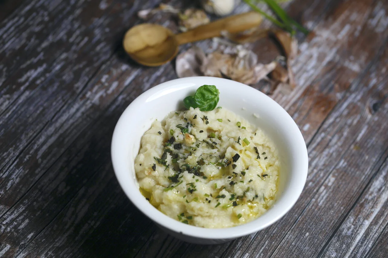 Purée de céleri à l'ail confit et aux herbes