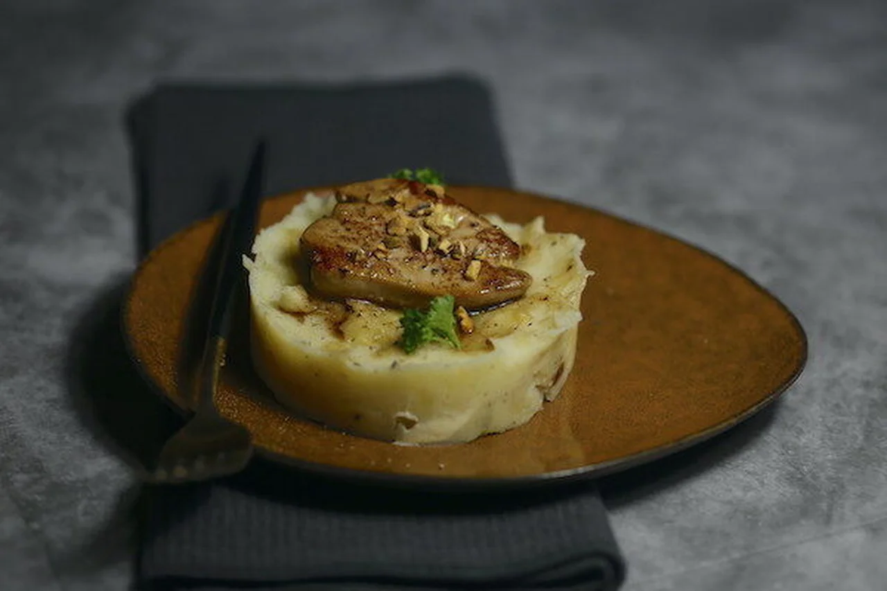 Purée de pommes de terre aux fruits secs et foie gras
