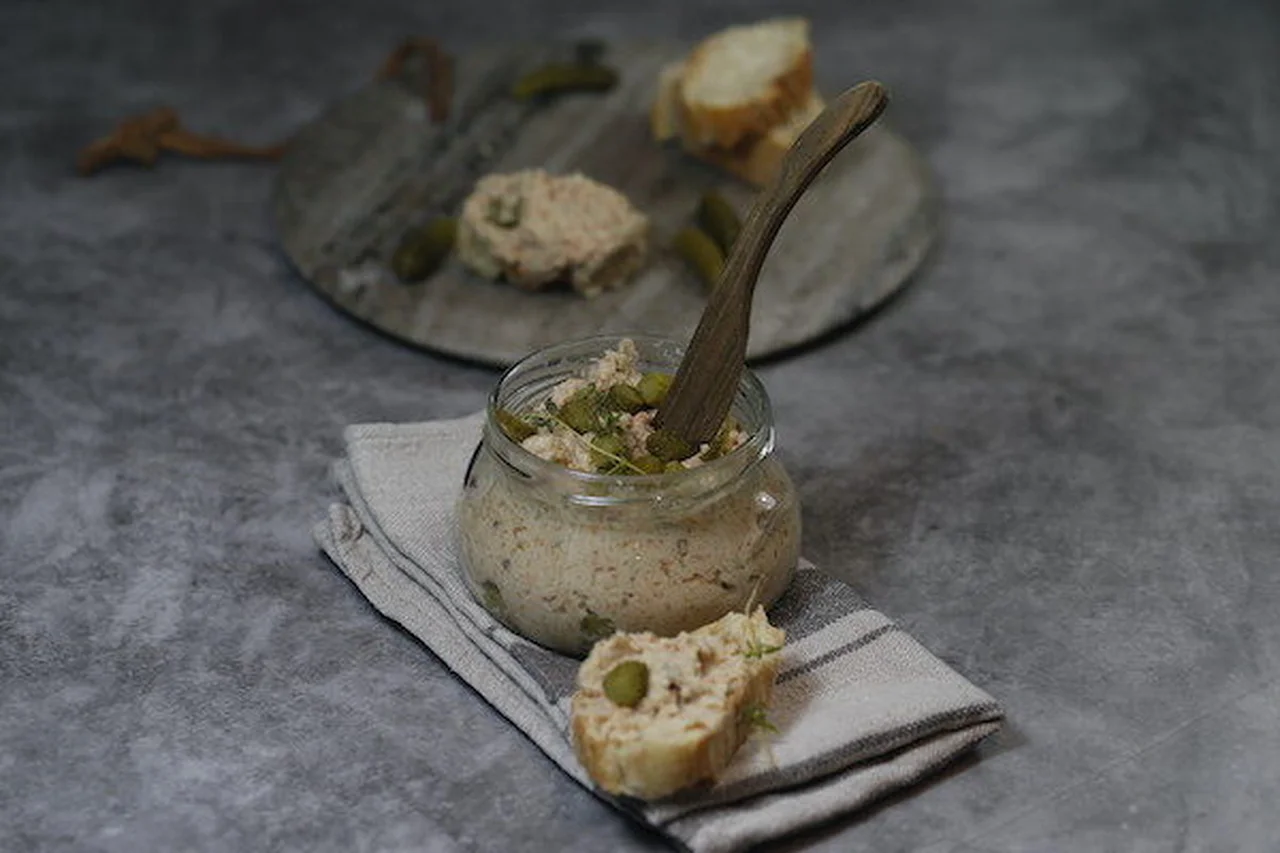 Rillettes de maigre aux cornichons