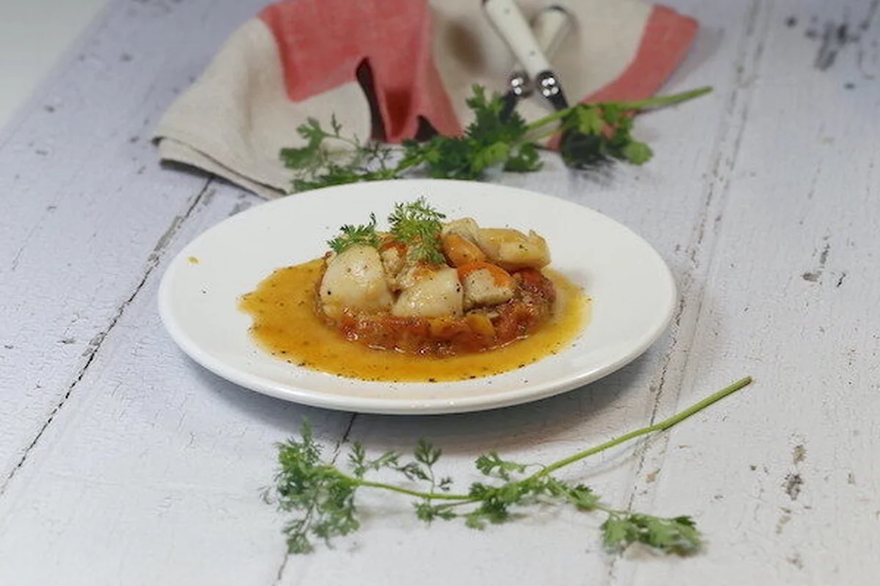 Saint-Jacques et concassée de tomate à la provençale