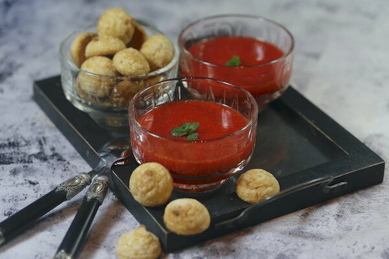 Soupe de fraises à la menthe et amaretti