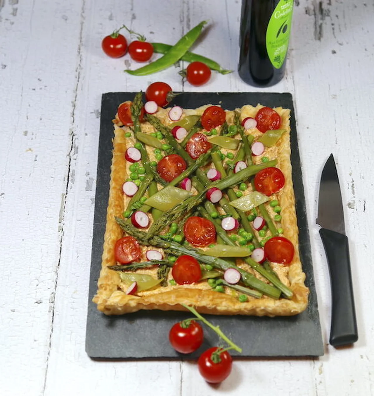 Tarte feuilletée légumes de printemps au pesto rouge