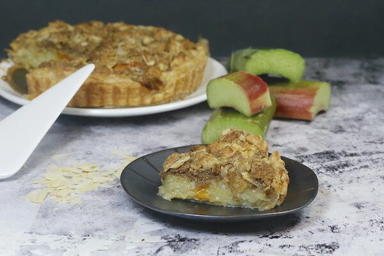 Tarte crumble rhubarbe abricot