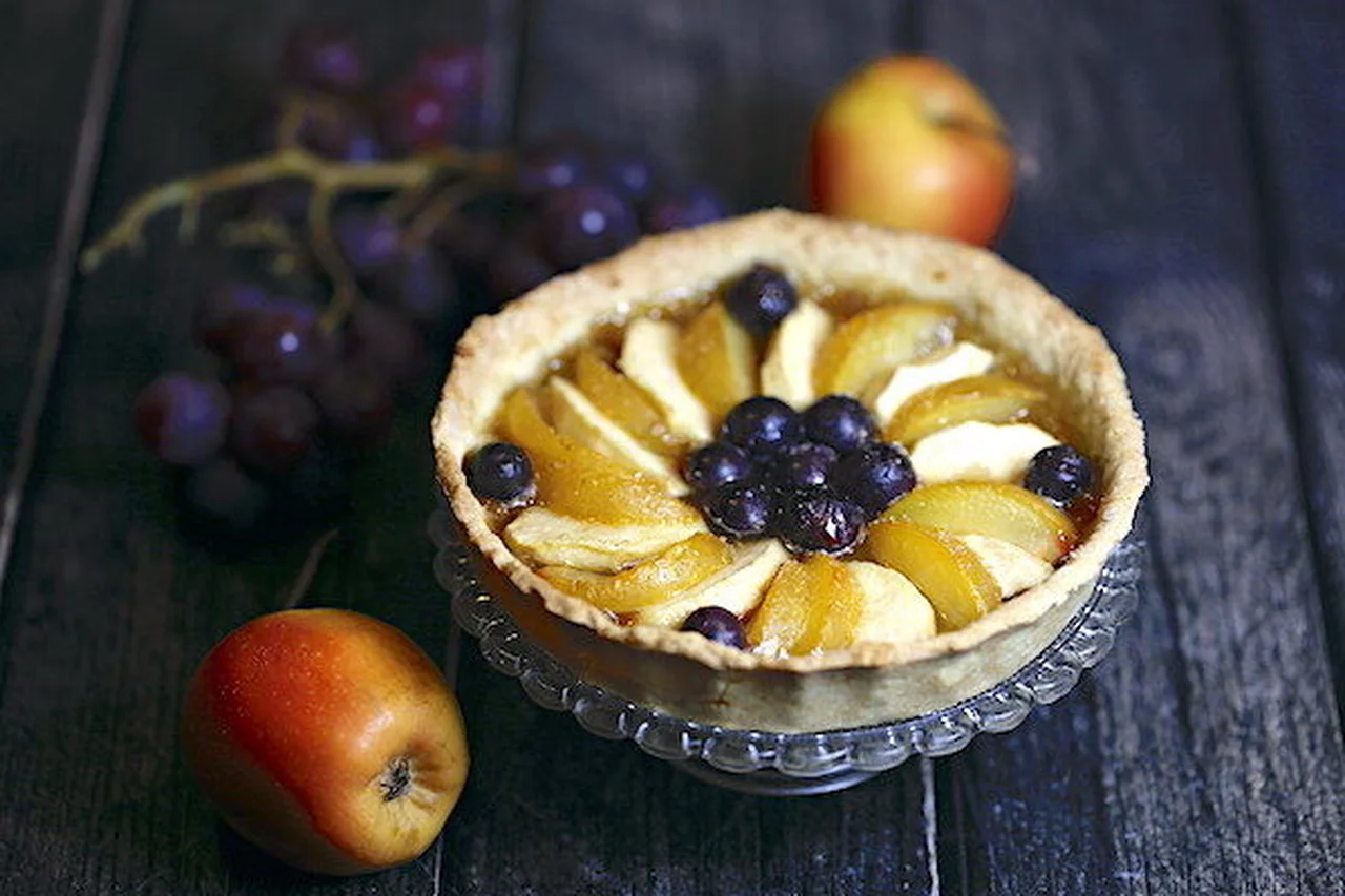 Tarte pommes prunes raisins et confit d'agrumes