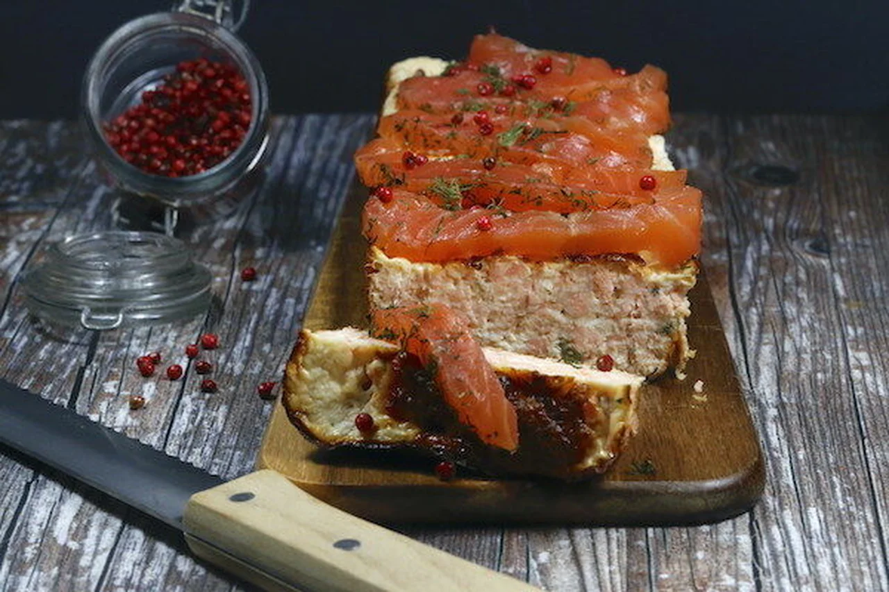 Terrine aux deux saumons et aux baies roses