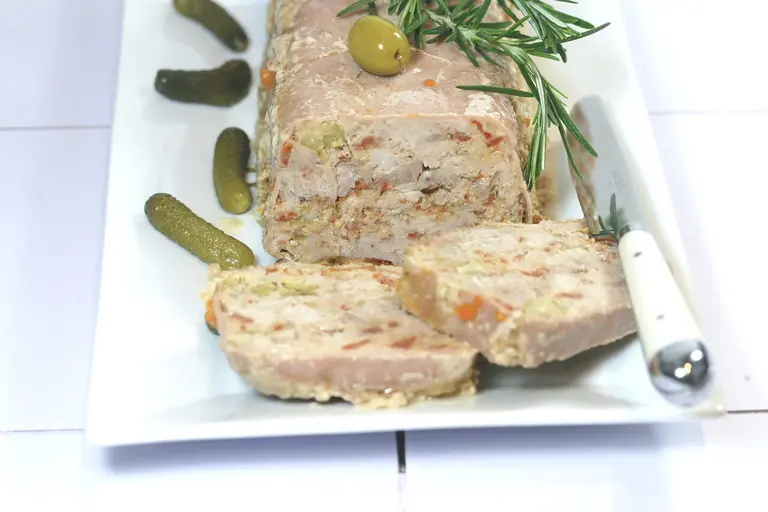 Terrine de viandes olives bacon et chorizo