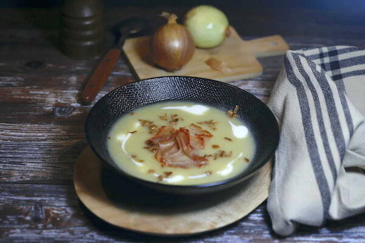 Velouté d'endives aux oignons et au lomo