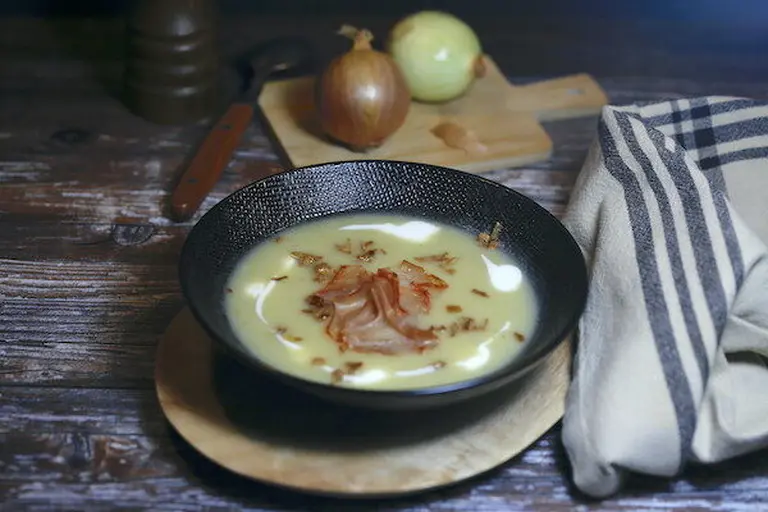 Velouté d'endives aux oignons et au lomo