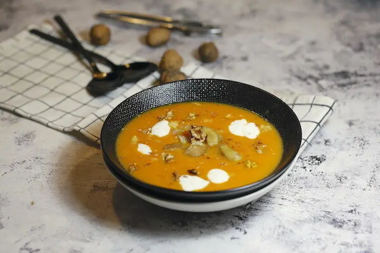 Velouté de potiron aux châtaignes et aux noix