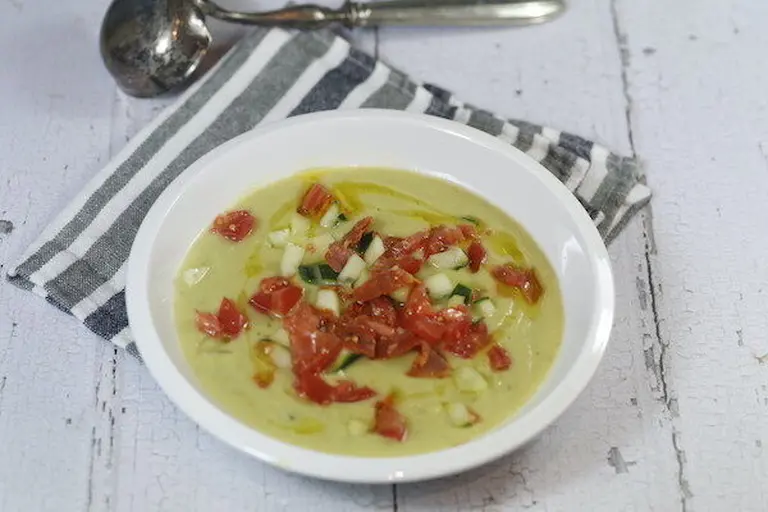 Velouté froid de courgette au chorizo