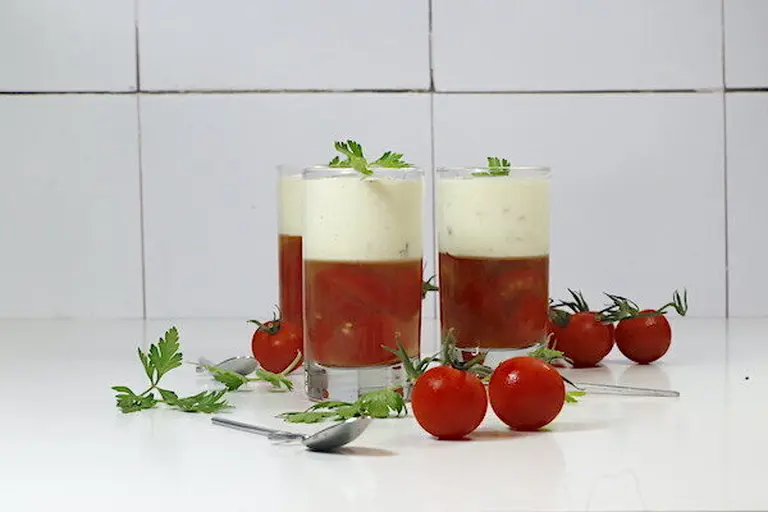 Verrines de tomates au fromage aux olives