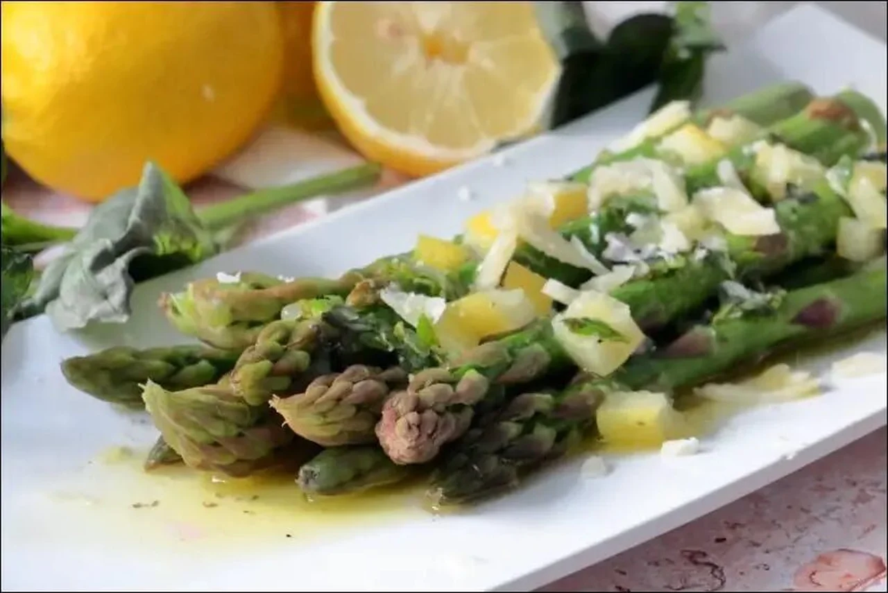 Asperges vertes aux herbes et au citron confit