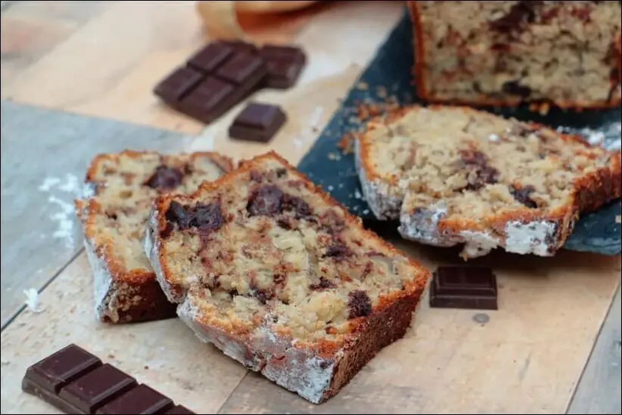 Cake au yaourt noisettes et chocolat