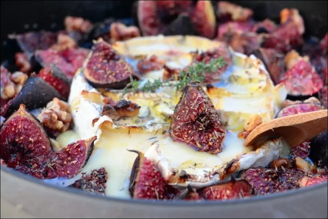 Camembert et figues rôtis