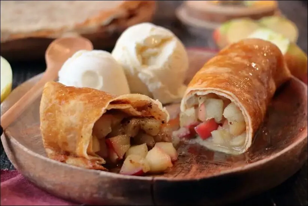 Crêpes roulées aux pommes caramélisées