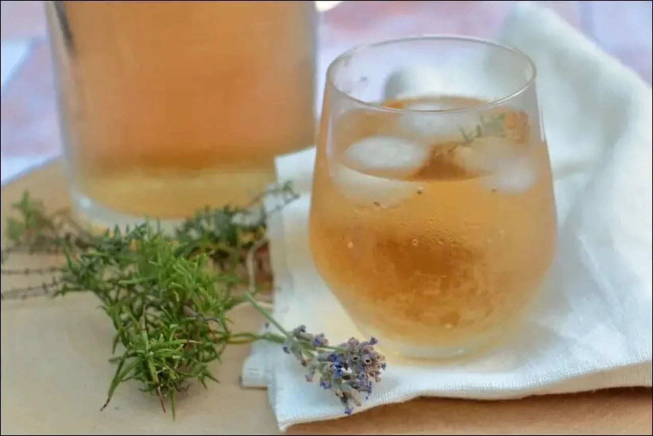 Eau infusée à la provençale