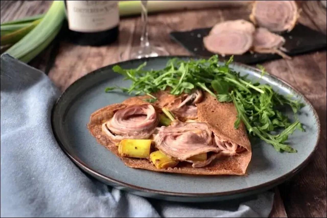 Galette à l'andouille de Guémené et fondue de poireaux