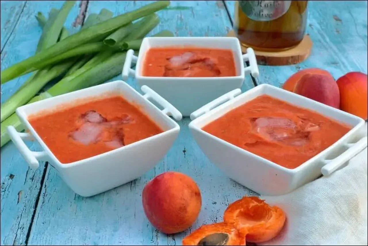 Gaspacho aux tomates abricots et verveine