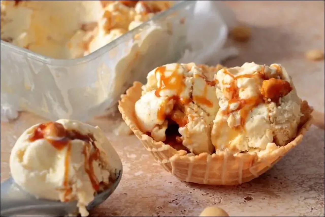Glace vanille et noix de macadamia caramélisées