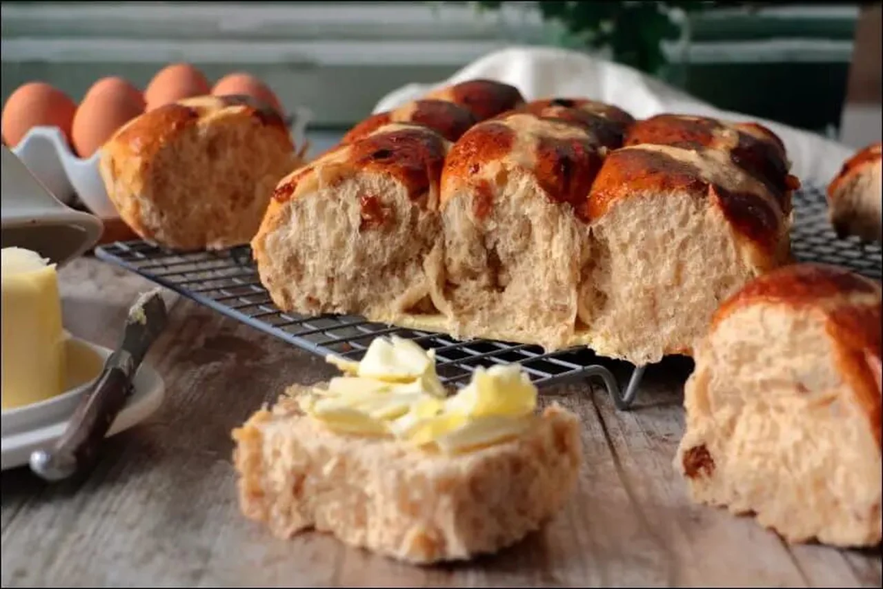 Hot cross buns