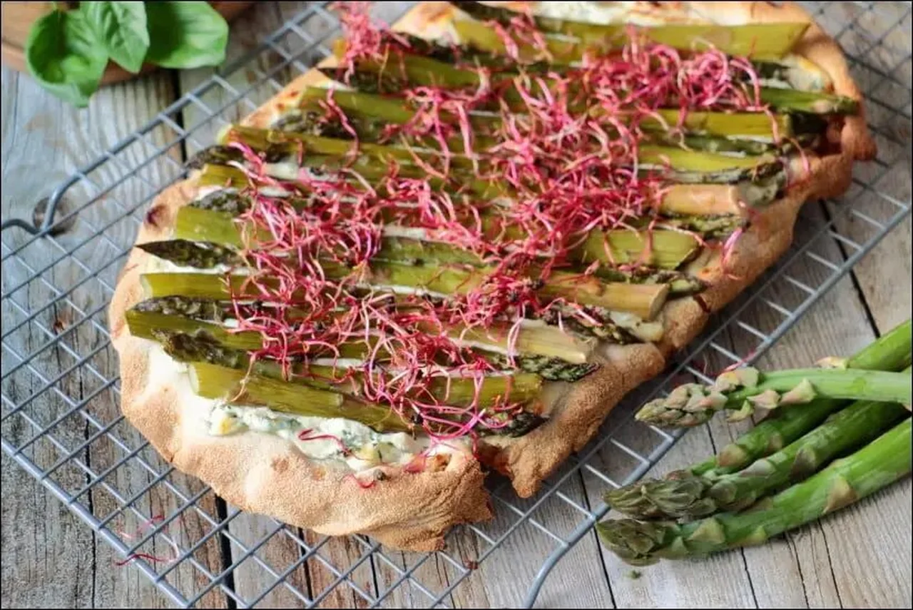 Pinsa romana à l'asperge