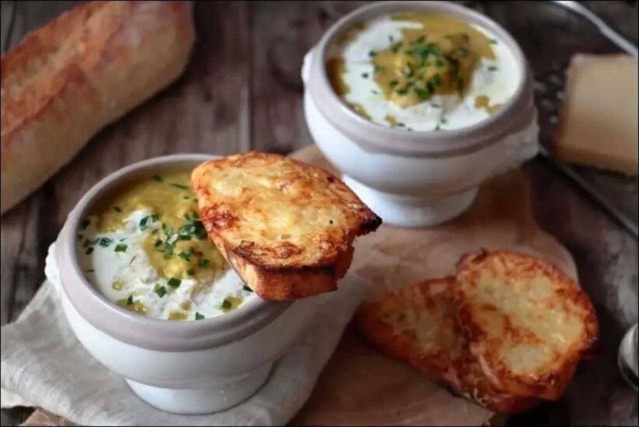 Soupe de légumes et toasts au comté