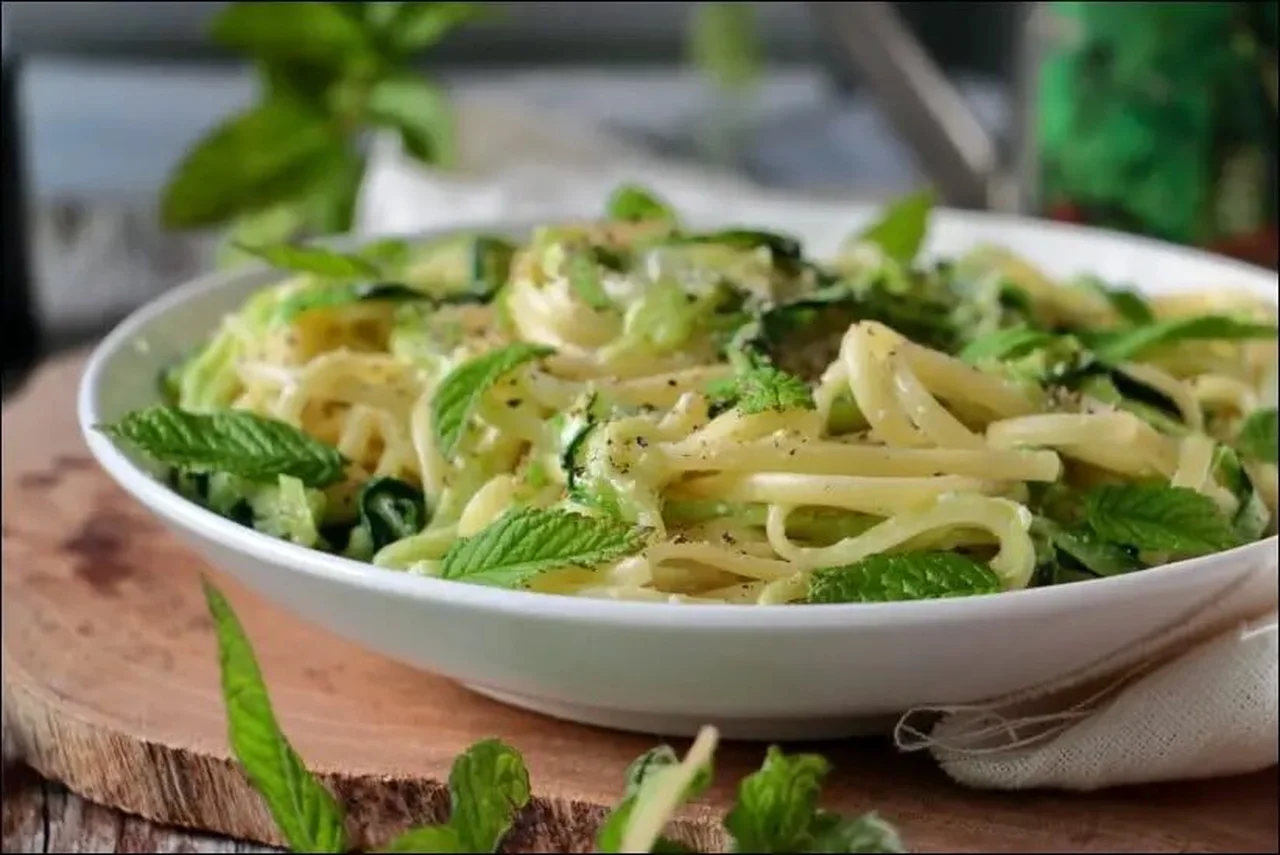 Spaghetti courgettes à la brousse et à la menthe