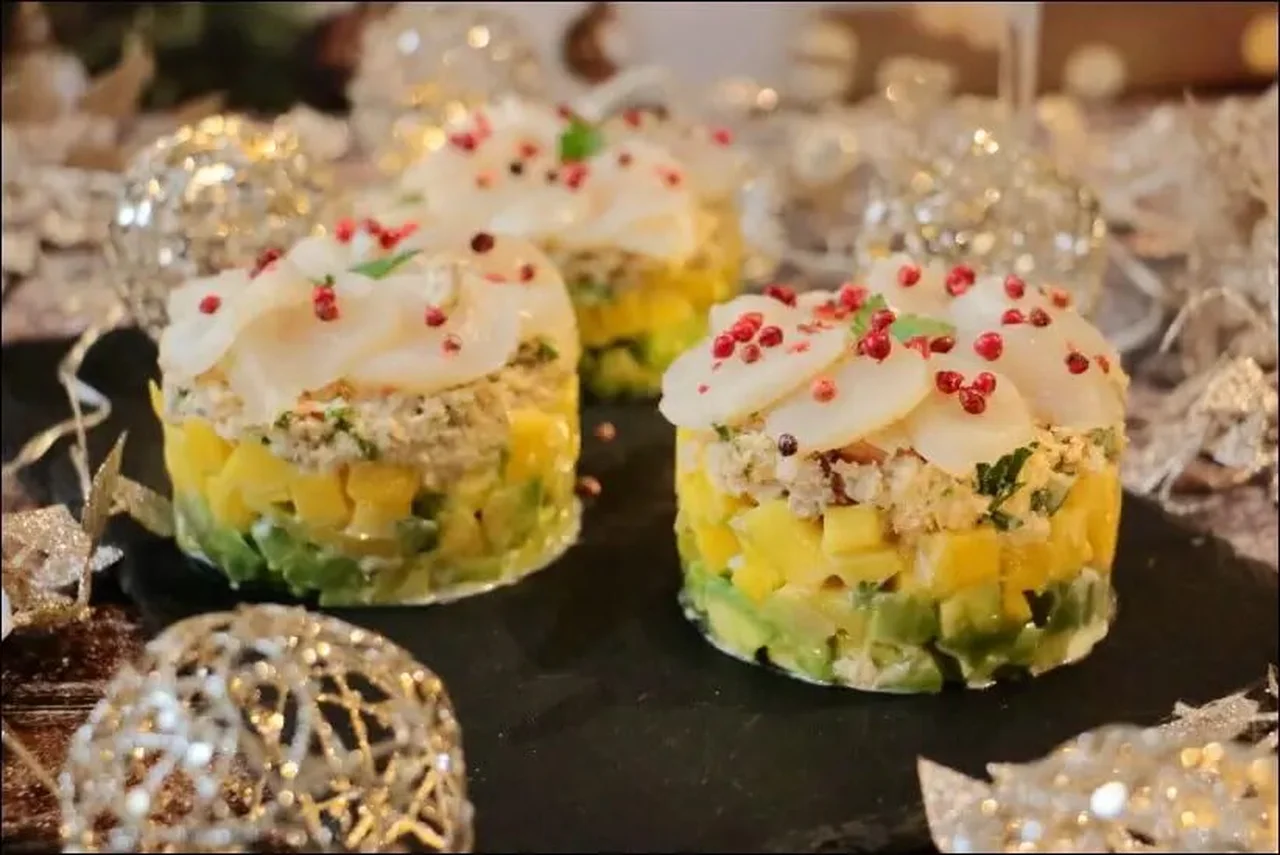 Tartare avocat-mangue au crabe et Saint-Jacques
