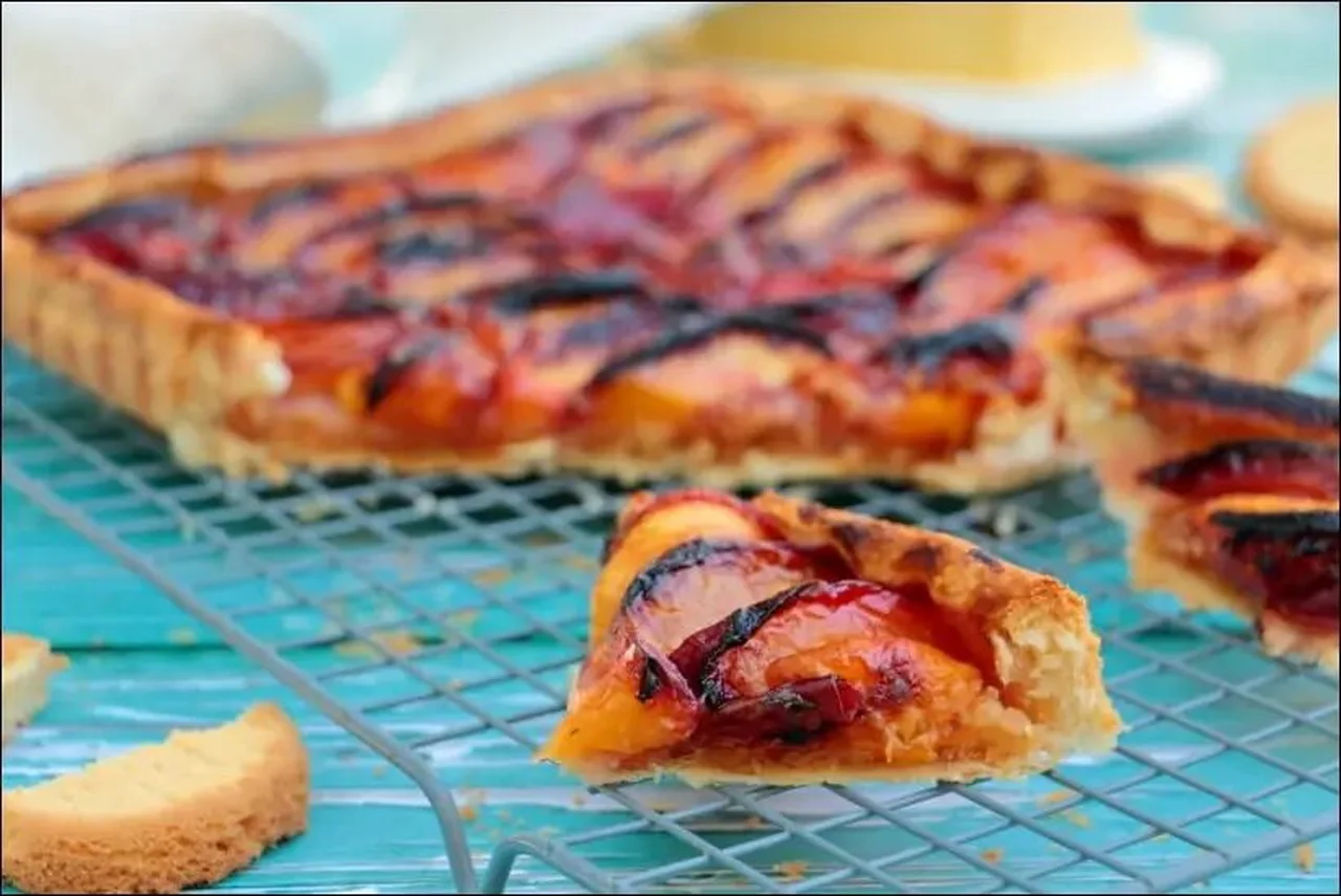 Tarte aux nectarines et palets bretons