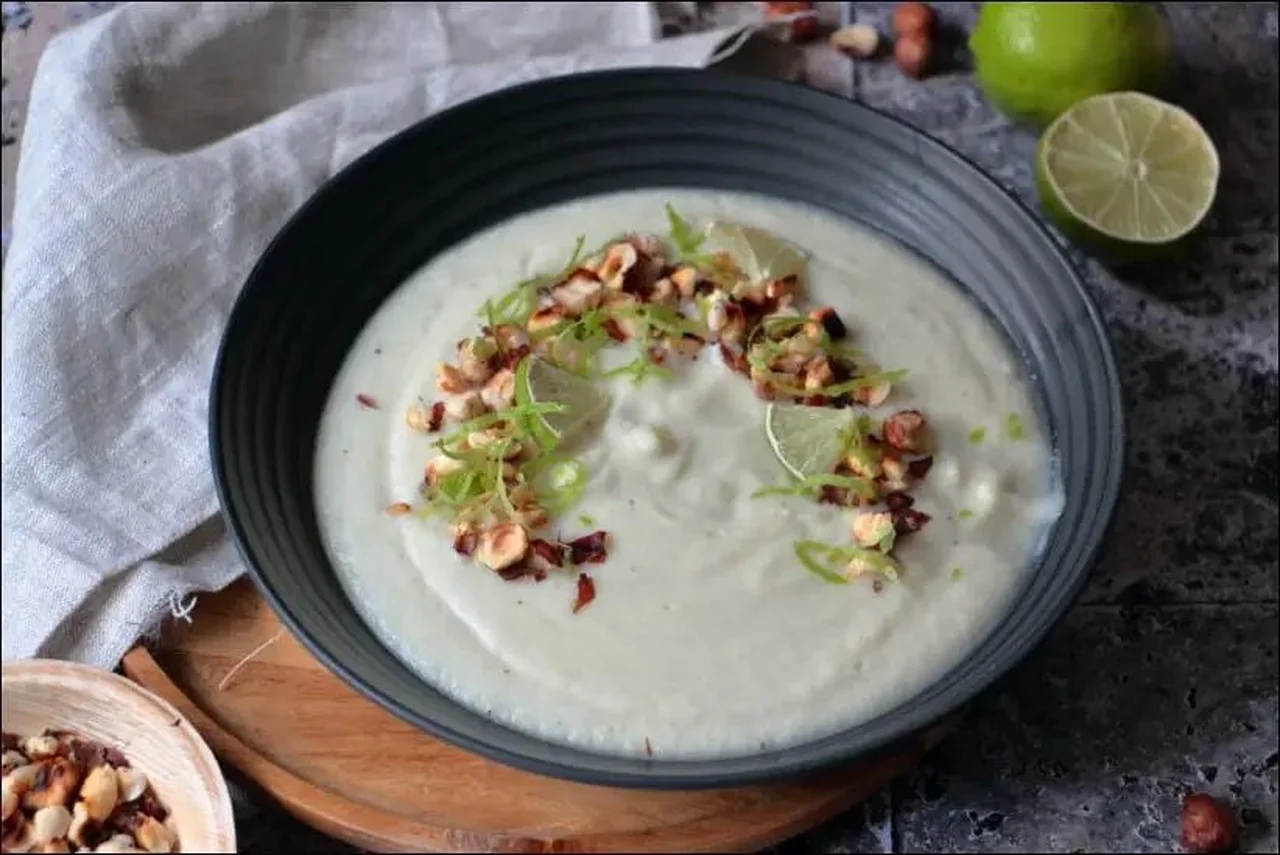 Velouté de chou-fleur au citron vert et lait de coco