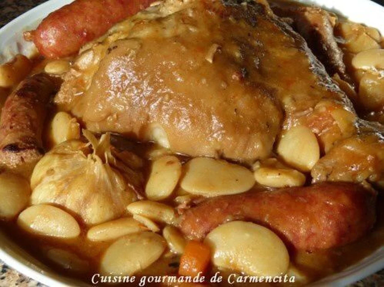 Haricots tarbais au jarret de porc et saucisses Diot