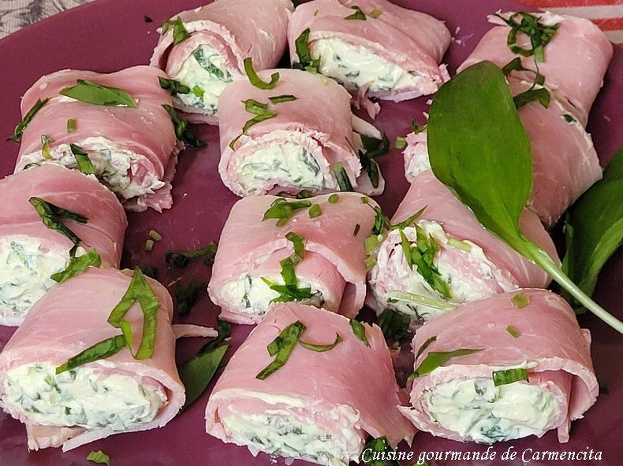 Jambon blanc roulé au fromage ail et fines herbes