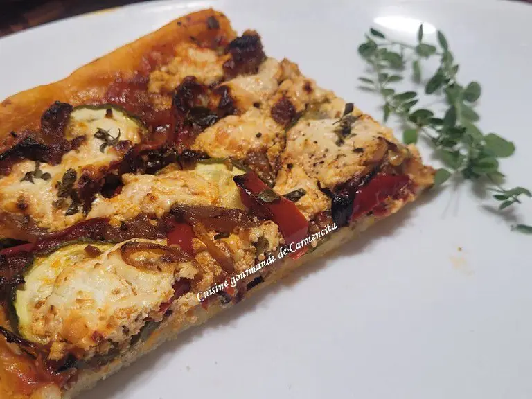 Pizza courgettes, poivrons, chorizo et chèvre
