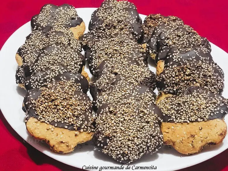 Sablés aux graines de sésame grillées et chocolat