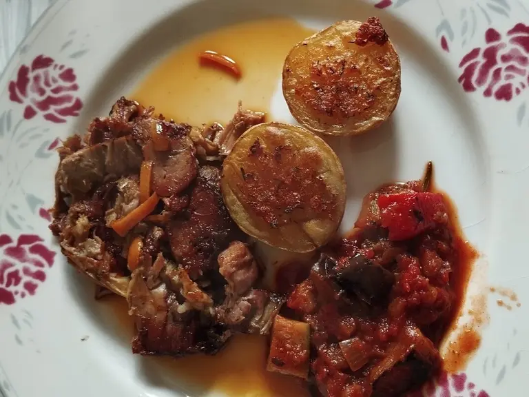 Épaule d'agneau confite et snackée, jus orange