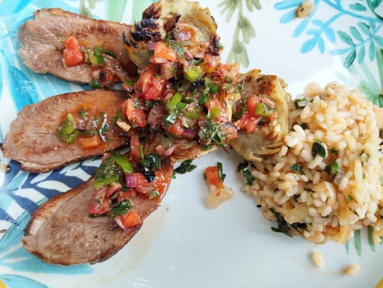 Filet de canard à la plancha, sauce crue piquante