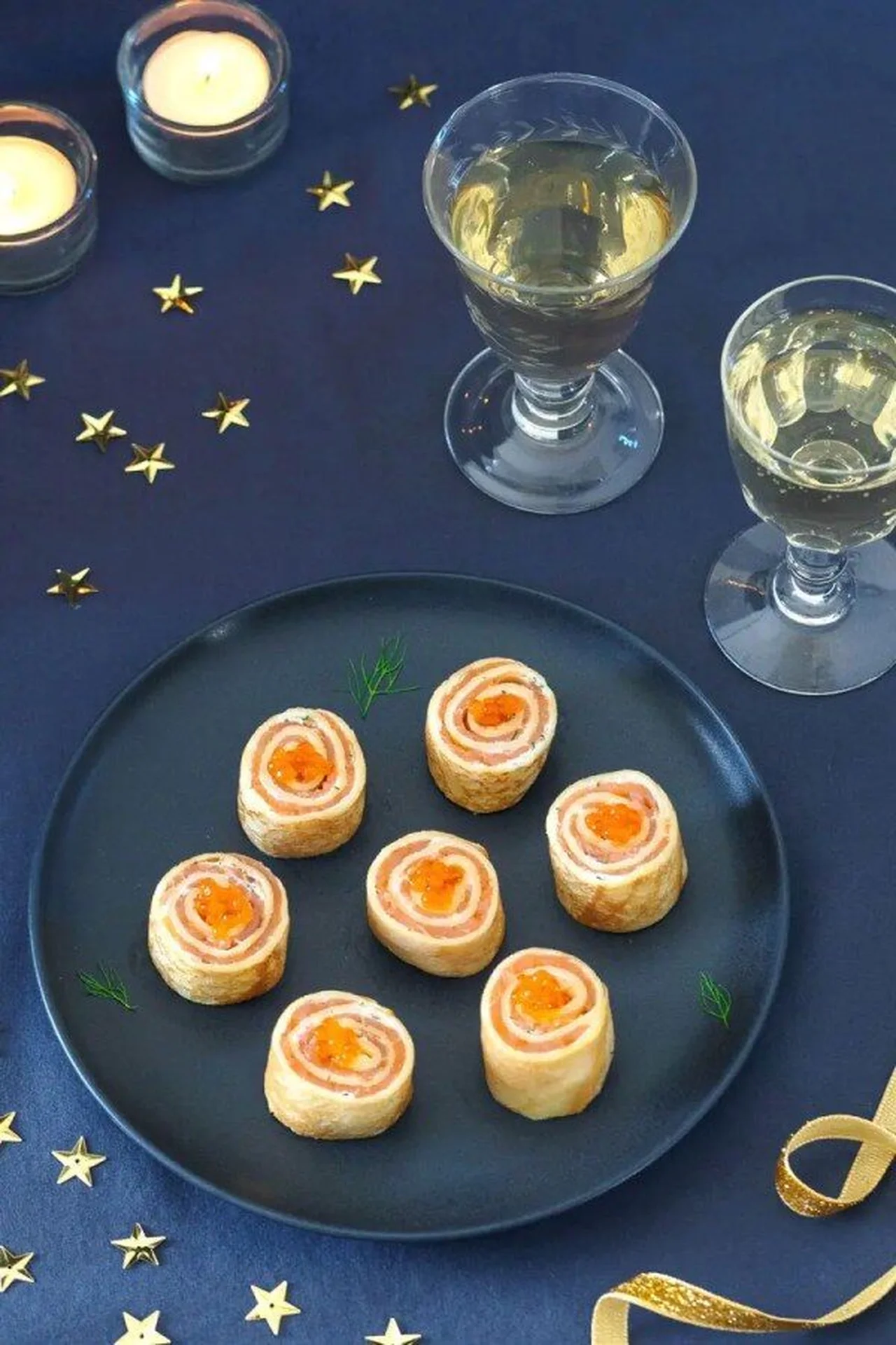 Mini crêpes roulées au saumon fumé
