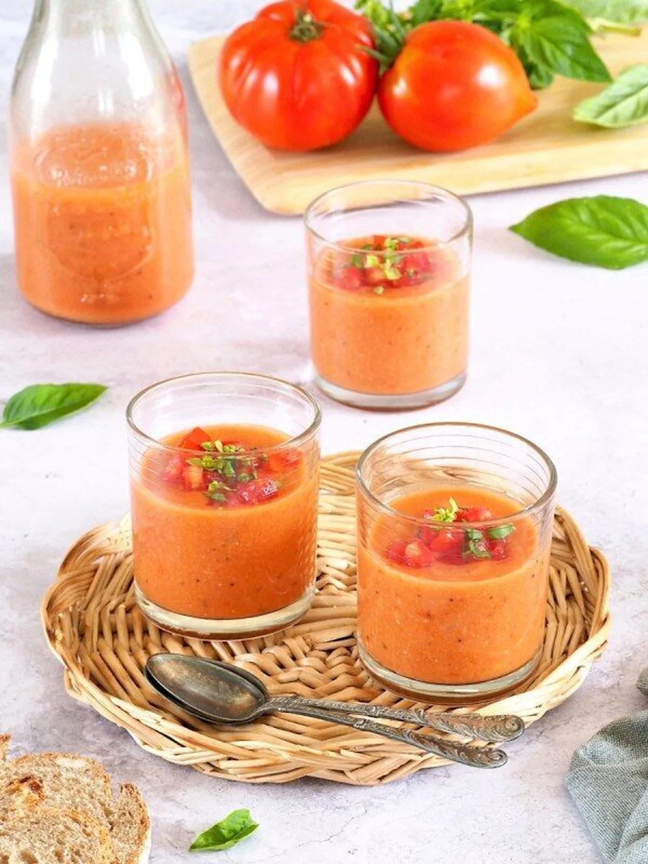 Soupe froide de tomates